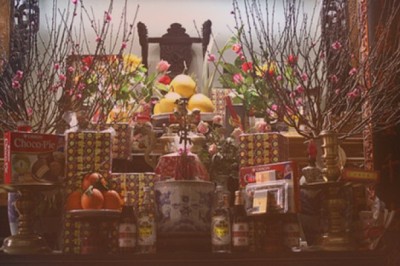 Muốn thay mới các vật dụng thờ cúng trên ban thờ như thế nào cho đúng?