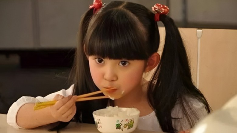 Giáo sư nổi tiếng nói thẳng: Trẻ không có tương lai thường có 3 biểu hiện khi ăn, cần uốn nắn sớm