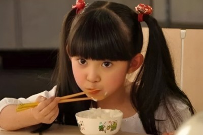 Giáo sư nổi tiếng nói thẳng: Trẻ không có tương lai thường có 3 biểu hiện khi ăn, cần uốn nắn sớm