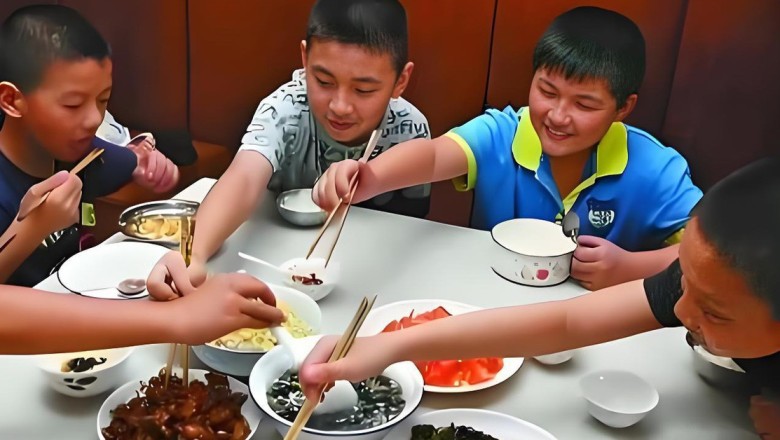Một buổi liên hoan khiến tôi nhận ra gia đình không có quy tắc còn đáng sợ hơn cả nghèo đói